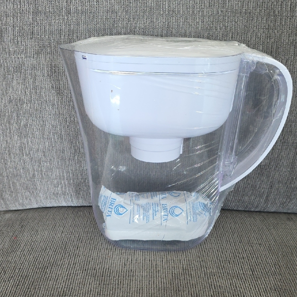 Brita Clear and White Water Filter Pitcher, New In Box - Picture 2 of 10